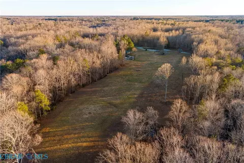 9744 Runninghorse Ln, Gloucester, VA 23061 photo 11