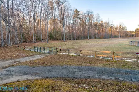 9744 Runninghorse Ln, Gloucester, VA 23061 photo 12