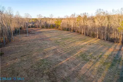 9744 Runninghorse Ln, Gloucester, VA 23061 photo 4