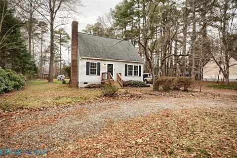 6288 Jones Creek Dr, Gloucester, VA 23061