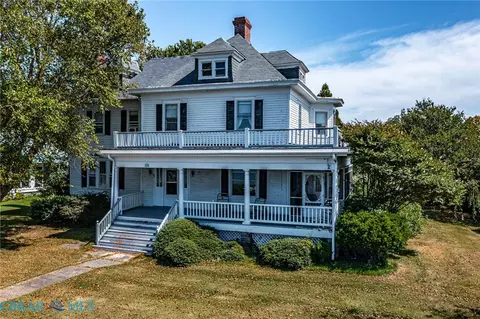 218 Fleeton Point Cir, Reedville, VA 22539