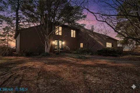 218 Close Quarters Dr, White Stone, VA 22578