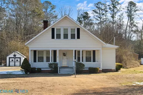 20 Pine Hall Rd, Mathews, VA 23109