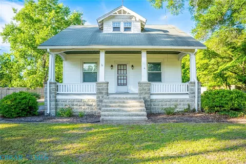 667 Chesapeake Dr, White Stone, VA 22578