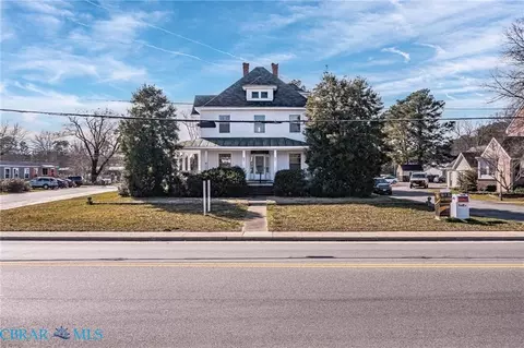89 N Main St, Kilmarnock, VA 22482