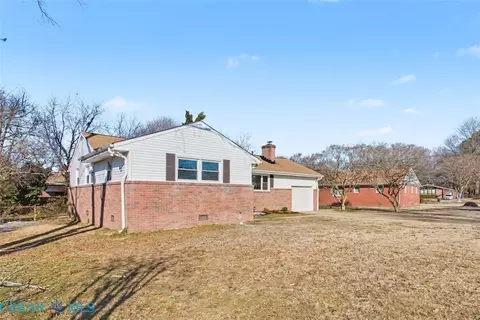 6 Barron Dr, Newport News, VA 23608
