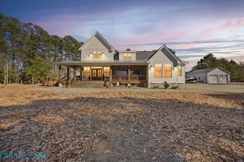 448 Sandberg Ln, Cardinal, VA 23025