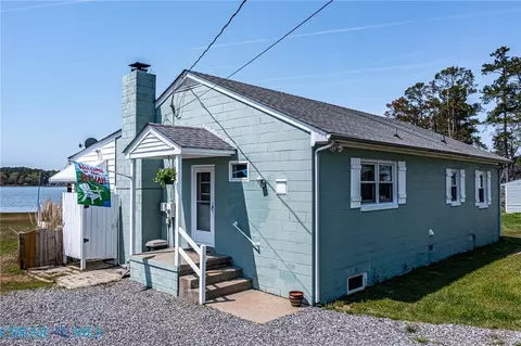 403 Lake Francis Ln, Lottsburg, VA 22511