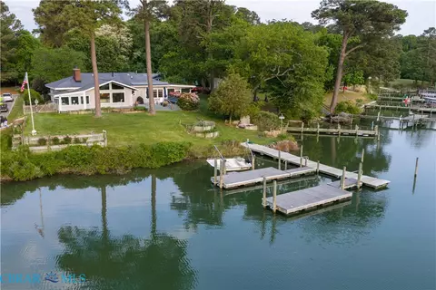 95 Kellum Ave, Deltaville, VA 23043