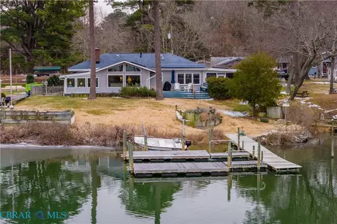 95 Kellum Ave, Deltaville, VA 23043