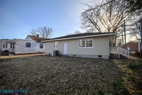816 Smith St, Hampton, VA 23661 photo 3