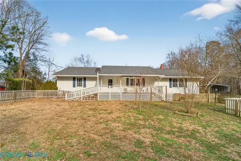 10083 Burkes Pond Rd, North, VA 23128