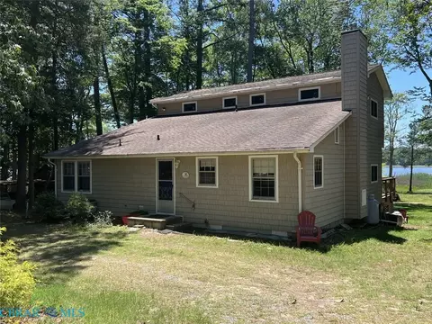 270 River Road Cir, Saluda, VA 23149