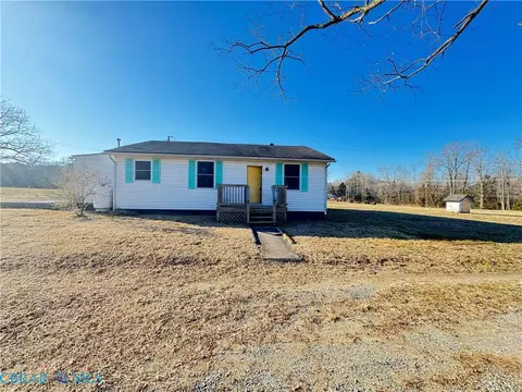 422 Syringa Rd, Topping, VA 23169