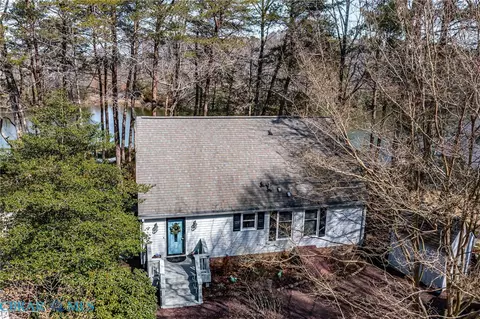 166 Nottingham Dr, Reedville, VA 22539