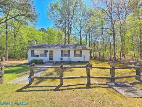 312 Sullivan St, Blackstone, VA 23824