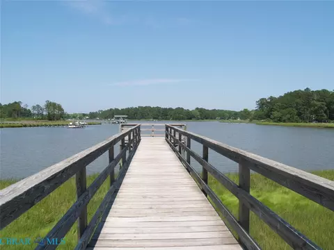 View/Area - 156 River Walk Ct, Hampton, VA 23669 photo 3 of 6