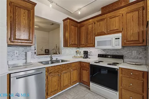 Kitchen - 156 River Walk Ct, Hampton, VA 23669 photo 2 of 2