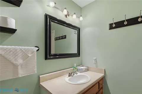 Bath - 156 River Walk Ct, Hampton, VA 23669 photo 3 of 4