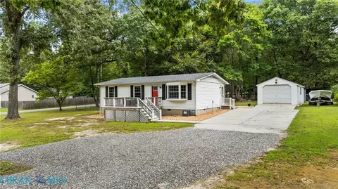 6245 Glenns Rd, Gloucester, VA 23061