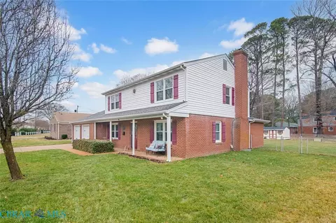 9 Colonial Acres Dr, Hampton, VA 23664 photo 2