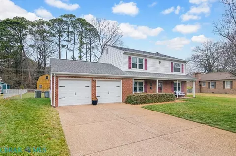 9 Colonial Acres Dr, Hampton, VA 23664 photo 3