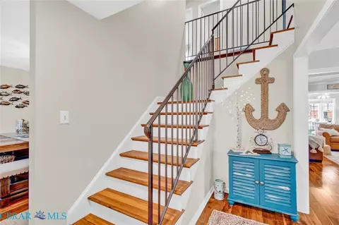 9 Colonial Acres Dr, Hampton, VA 23664 photo 4