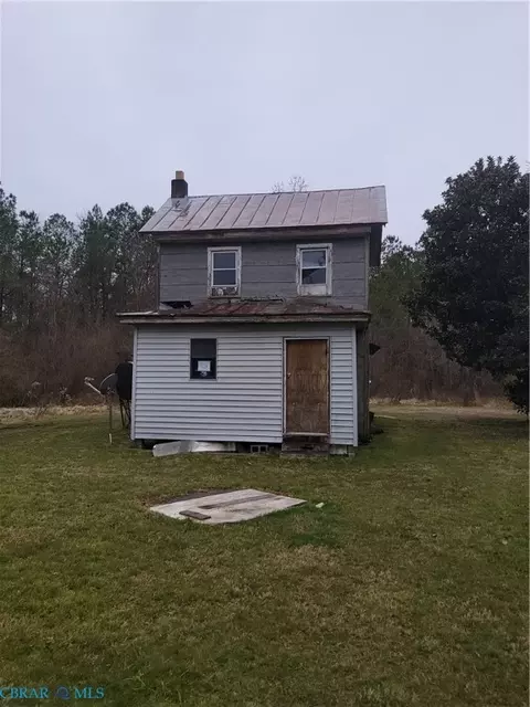 645 Glebe Landing Rd, Jamaica, VA 23079