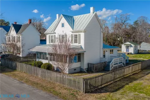 121 Taylor Ave, Urbanna, VA 23175