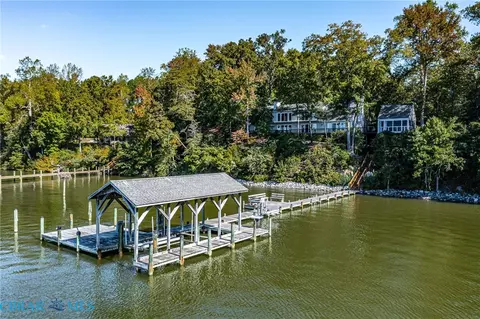1718 Mariners Woods Dr, Hartfield, VA 23071