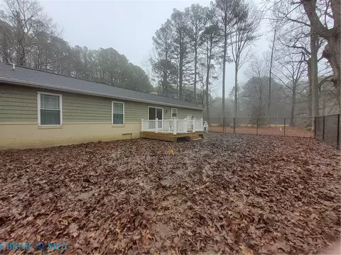 Exterior - 8428 Robins Neck Rd, Gloucester, VA 23061 photo 4 of 7