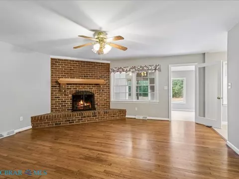 Living - 7276 Woody Rd, Gloucester, VA 23061 photo 4 of 4