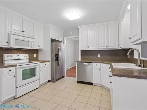 Kitchen - 7276 Woody Rd, Gloucester, VA 23061 photo 4 of 5