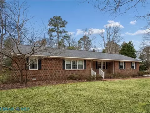 7276 Woody Rd, Gloucester, VA 23061