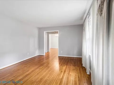 Living - 7276 Woody Rd, Gloucester, VA 23061 photo 3 of 4