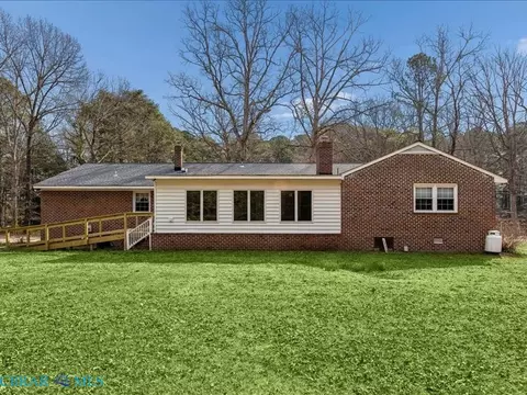Exterior - 7276 Woody Rd, Gloucester, VA 23061 photo 7 of 9