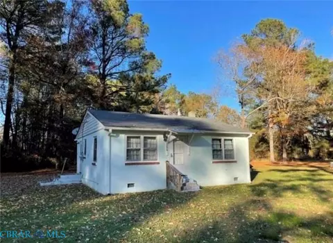 7270 Shadywoods Ln, Gloucester, VA 23061