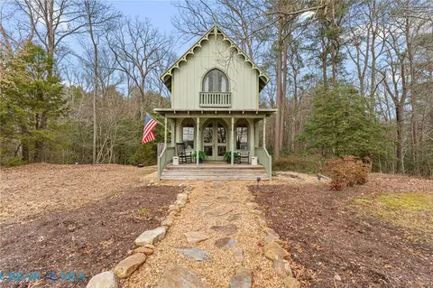 23 Park Pl, Irvington, VA 22480