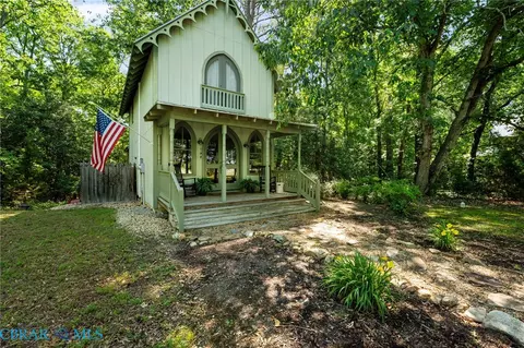 23 Park Pl, Irvington, VA 22480