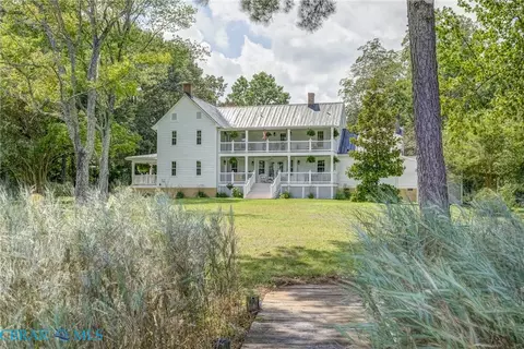 673 Hicks Wharf Rd, Cardinal, VA 23025