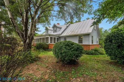 12915 General Puller Hwy, Hartfield, VA 23071