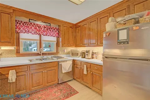 Kitchen - 54 Pine Cir, Irvington, VA 22480 photo 3 of 3