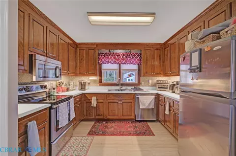 Kitchen - 54 Pine Cir, Irvington, VA 22480 photo 1 of 3