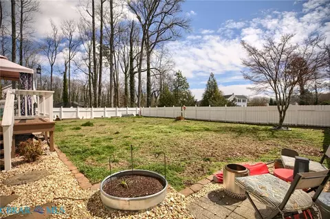 Exterior - 54 Pine Cir, Irvington, VA 22480 photo 3 of 4