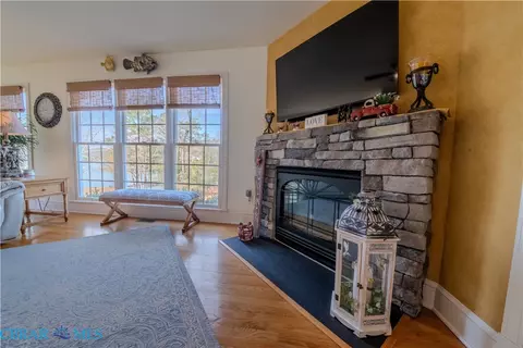 Living - 749 Blue Barn Rd, Wake, VA 23176 photo 2 of 4