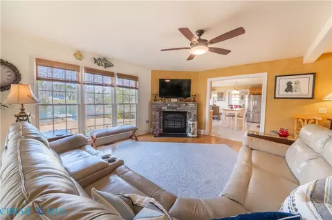 Living - 749 Blue Barn Rd, Wake, VA 23176 photo 4 of 4