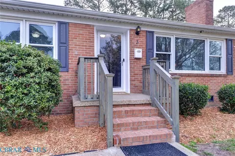 Exterior - 3 Hillcrest Cir, Hampton, VA 23666 photo 2 of 13