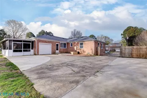 Exterior - 3 Hillcrest Cir, Hampton, VA 23666 photo 10 of 13