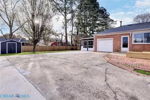 Exterior - 3 Hillcrest Cir, Hampton, VA 23666 photo 9 of 13