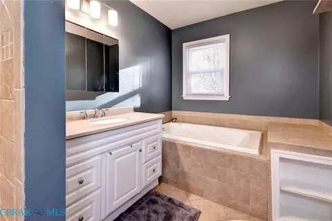 Bath - 3 Hillcrest Cir, Hampton, VA 23666 photo 2 of 2